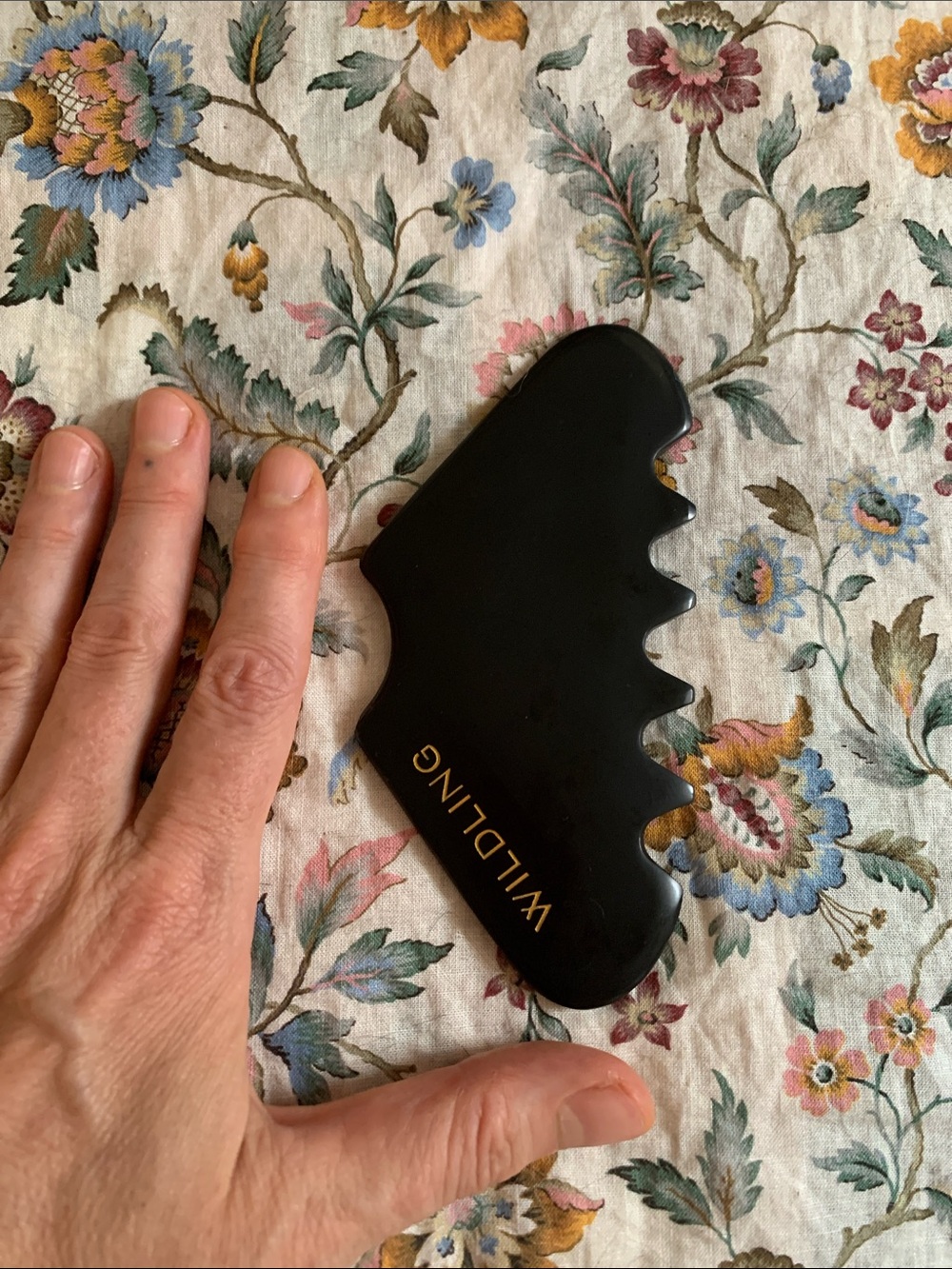 Wildling Empress Gua Sha Stimulating Scalp Comb - Picture 4 of 4